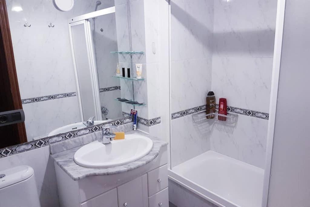ויגו Apartamento Completo Con Parking Privado Y Wifi En San Roque מראה חיצוני תמונה